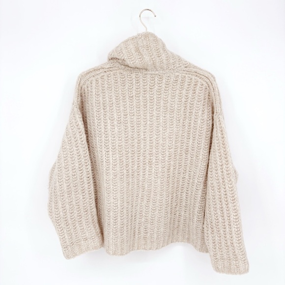 FREE PEOPLE | Fluffy Fox Boxy Chunky Knit Turtleneck Sweater in Pearl | Sz XS - Picture 13 of 15